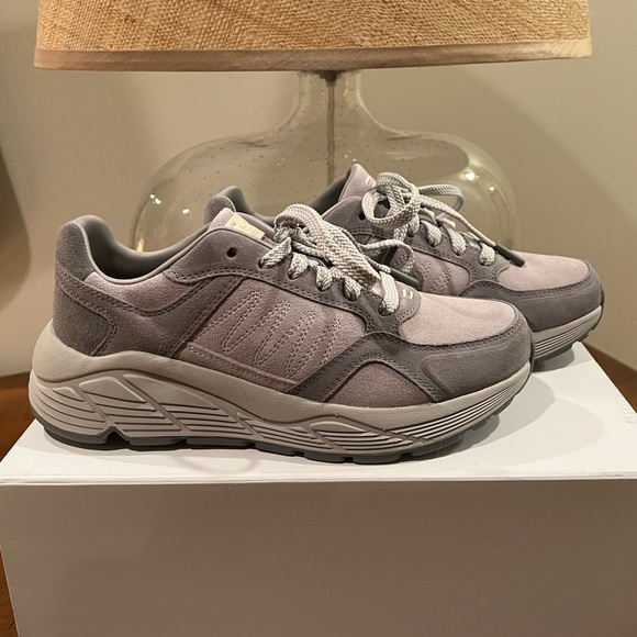 NIB Label Sneakers Light Gray Leather Suede - Picture 4 of 11